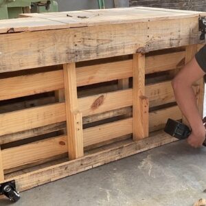 Smart Creations with Used Shipping Wood Pallets //  Build An Outdoor Double Chair  For Young Couple